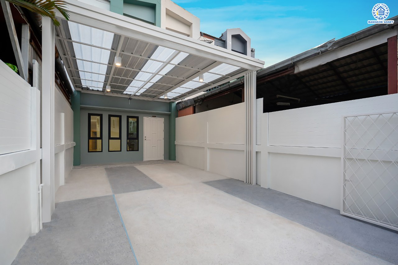 บ้านมือสองตกแต่งใหม่ ม.นาคนิวาส37 ลาดพร้าว เนื้อที่ 28 ตร.ว. ฟังก์ชัน 4 ห้องนอน 3 ห้องน้ำ 1 ที่จอดรถ พร้อม บนทำเลใจกลางเมือง! เชื่อมต่อทั้งถนนประเสริฐมนูญกิจ, เกษตร-นวมินทร์, ลาดพร้าว, รัชโยธินฯ ใกล้ทางด่วนฉลองรัช และรถไฟฟ้าสายสีน้ำเงิน "สถานีลาดพร้าว"...